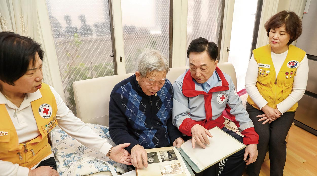고령 이산가족 위로 방문 고령 이산가족 위로 방문